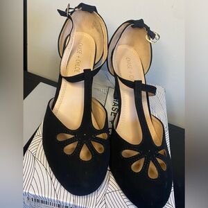 Chase + Chloe Black Women's Pumps